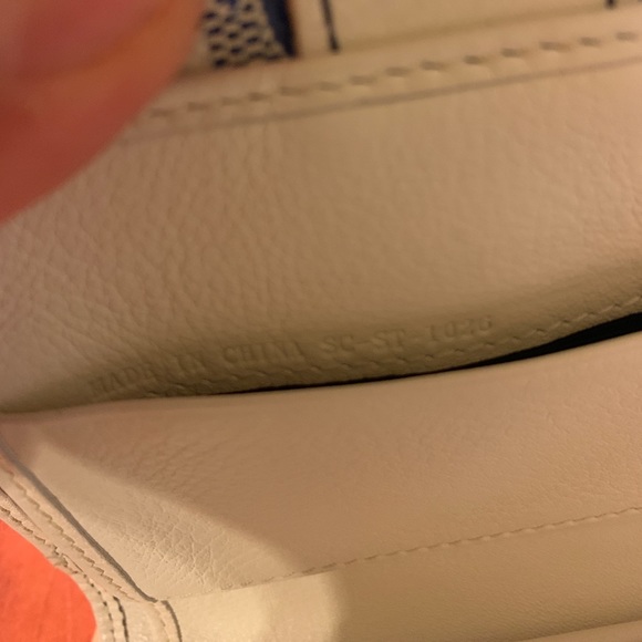 ๐ฆVintage Celine wallet $300 - Picture 6 of 8